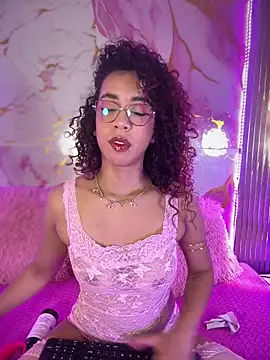 Woo isDaphne online show from March 4, 2026, 11:01 pm