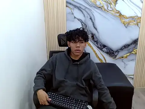 Snapshot of DaviidBuckx_ chatting on February 14, 2026, 2:23 am DaviidBuckx online show from February 14, 2026, 2:23 am