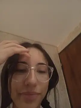 Snapshot of isaaabelaaa chatting on February 15, 2026, 11:42 am isaaabelaaa online show from February 15, 2026, 11:42 am