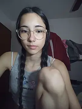 isaaabelaaa online show from April 15, 2026, 11:05 am