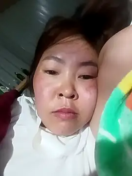 Yiyoongg online show from February 17, 2026, 11:46 pm