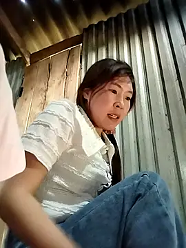 Yiyoongg online show from March 12, 2026, 4:51 am