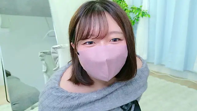 Saki chanF online show from April 17, 2026, 8:39 am