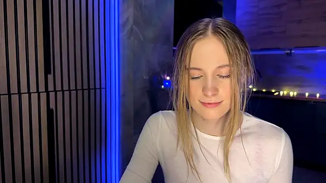 Snapshot of amily_sunray chatting on May 15, 2026, 4:05 pm amily sunray online show from May 15, 2026, 4:05 pm
