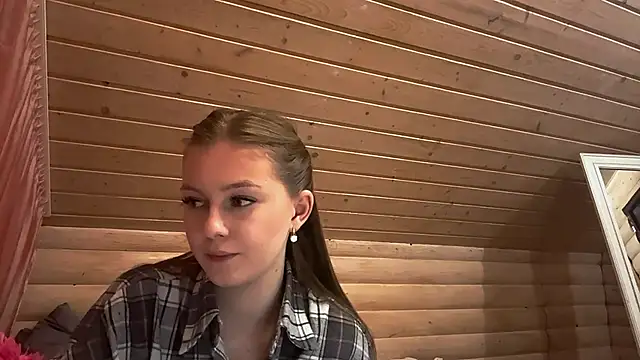 TessSamul online show from April 14, 2026, 8:03 pm