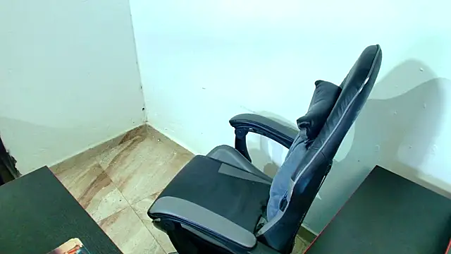 Xanderstone00 online show from March 9, 2026, 5:27 pm