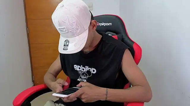 Niklausxxx online show from February 9, 2026, 5:22 pm