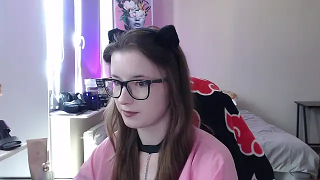Snapshot of LunaXcherry chatting on June 7, 2026, 11:04 am LunaXcherry online show from June 7, 2026, 11:04 am