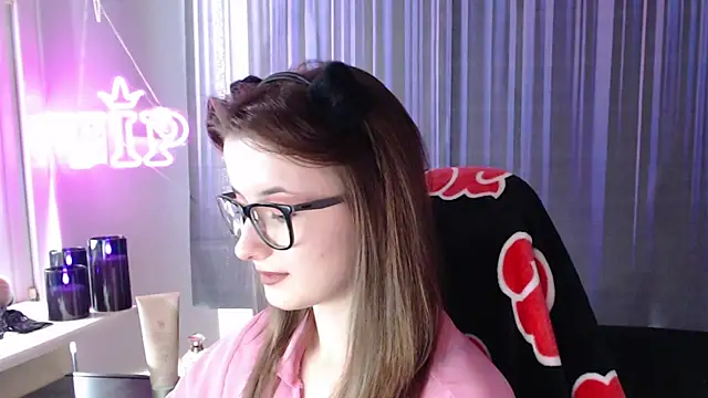 LunaXcherry online show from June 21, 2026, 11:16 am
