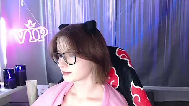 LunaXcherry online show from July 23, 2026, 4:58 pm
