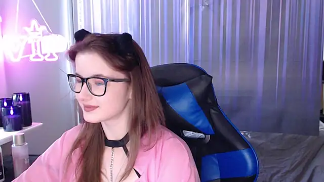 LunaXcherry online show from June 29, 2026, 5:12 pm