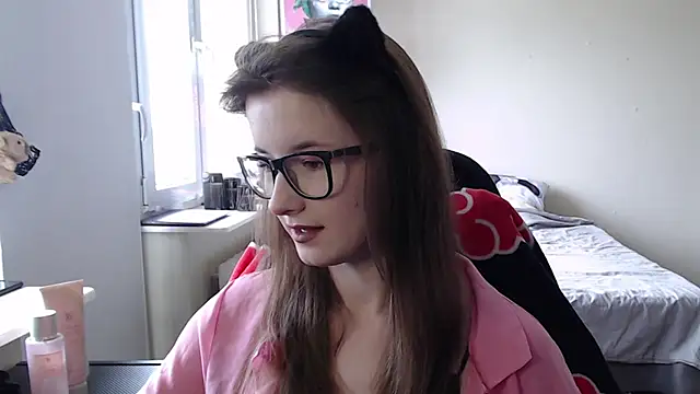 LunaXcherry online show from June 13, 2026, 11:08 am