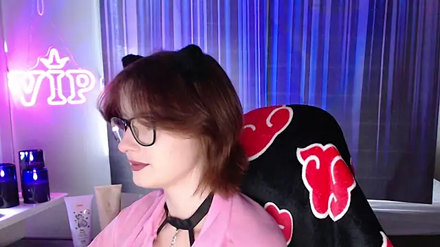 LunaXcherry online show from July 27, 2026, 4:36 pm