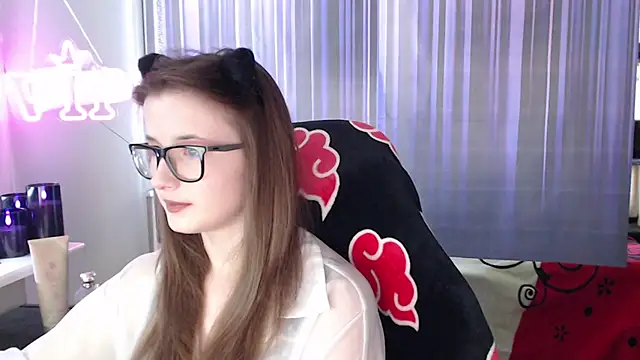 LunaXcherry online show from June 25, 2026, 4:34 pm