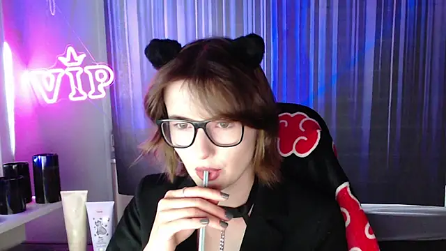 LunaXcherry online show from July 21, 2026, 4:41 pm