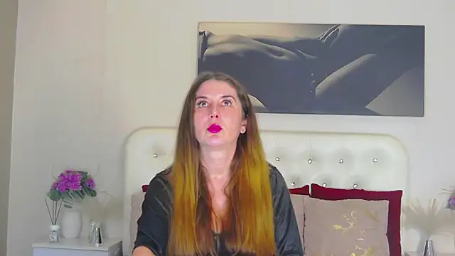 Snapshot of AzeliaHart chatting on February 10, 2026, 5:28 am AzeliaHart online show from February 10, 2026, 5:28 am