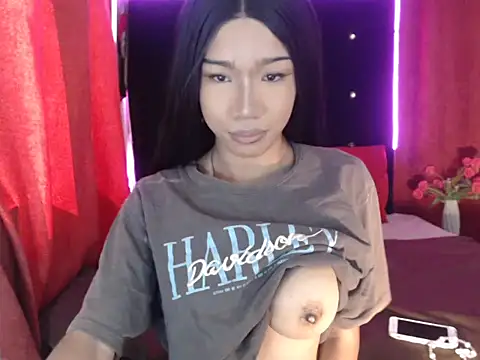 Queenoflustx online show from April 26, 2026, 6:43 am