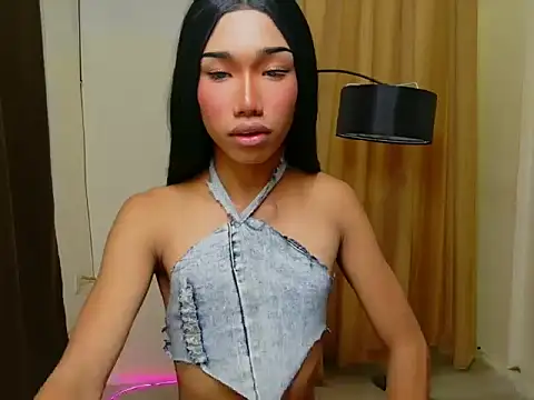 Queenoflustx online show from May 6, 2026, 1:04 pm