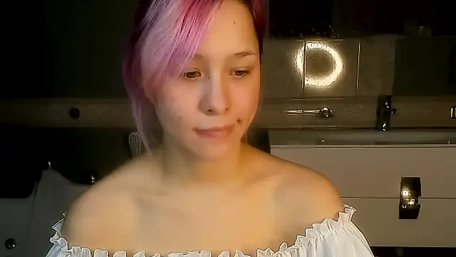 EmilyTrase online show from April 6, 2026, 4:46 am