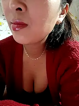 Snapshot of Ella_lee18 chatting on February 19, 2026, 12:18 am Ella lee18 online show from February 19, 2026, 12:18 am