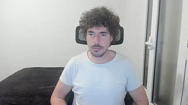 Snapshot of joaquin420_hot chatting on February 25, 2026, 6:02 am joaquin420 hot online show from February 25, 2026, 6:02 am