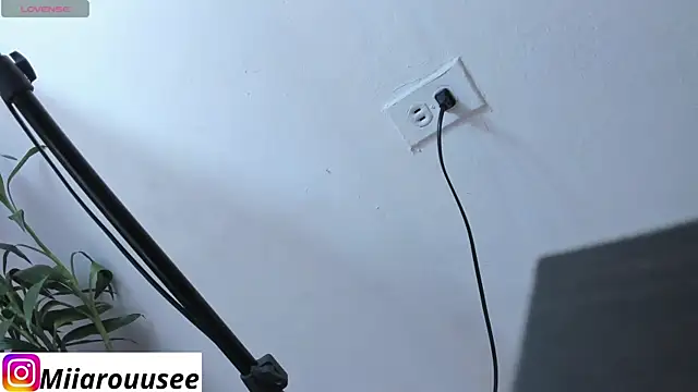 miarouse 0 online show from April 21, 2026, 8:59 pm