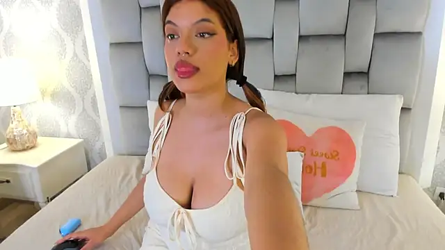 keiira foxxx online show from April 14, 2026, 11:37 am