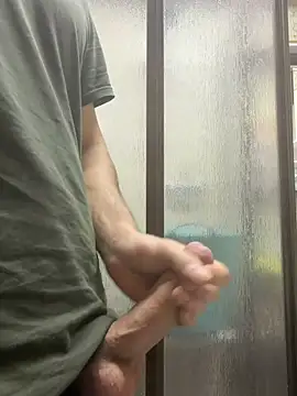 buyukyarak31 online show from March 13, 2026, 3:28 pm