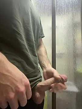 buyukyarak31 online show from March 15, 2026, 6:48 pm