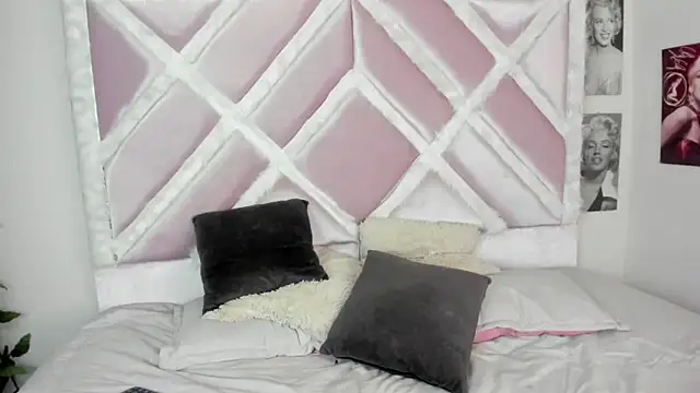 Snapshot of luxx_11 chatting on April 29, 2026, 4:55 pm luxx 11 online show from April 29, 2026, 4:55 pm