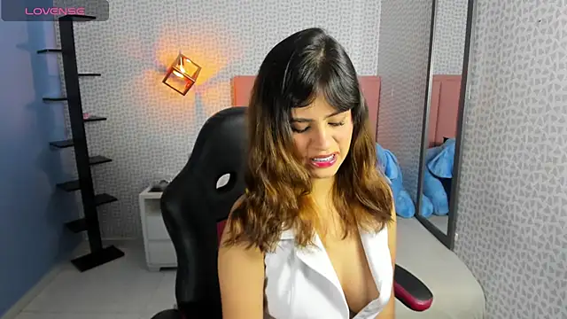 KAROLAGREY online show from March 28, 2026, 12:28 pm