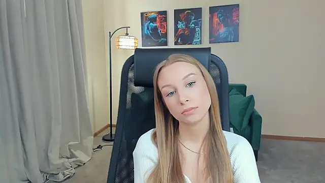 Snapshot of CarmenLipkin chatting on February 17, 2026, 10:34 am CarmenLipkin online show from February 17, 2026, 10:34 am