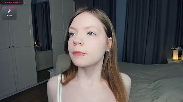 LavenderMitten online show from April 15, 2026, 5:46 am