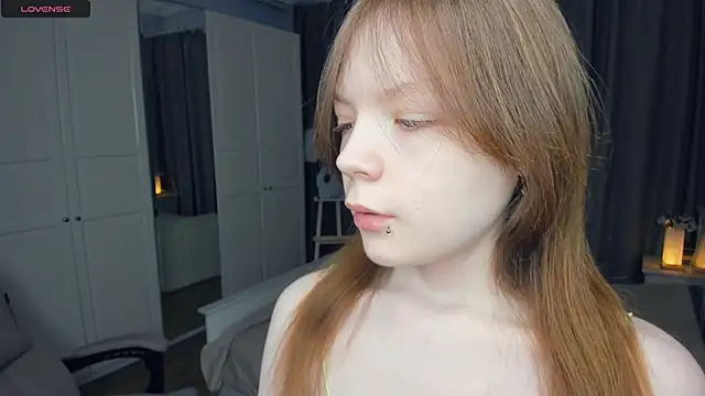 LavenderMitten online show from April 7, 2026, 6:04 am