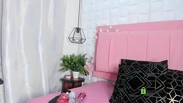  Victoria milf  online show from April 4, 2026, 7:42 pm