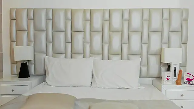 paola katy dicks online show from January 10, 2025, 7:43 pm