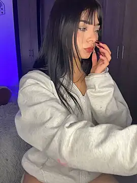 LARIISSAEVANS online show from March 26, 2026, 4:44 am