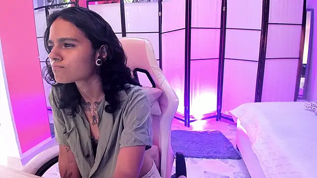 Snapshot of Julianne_7 chatting on March 2, 2026, 8:27 pm Julianne 7 online show from March 2, 2026, 8:27 pm