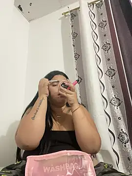 Snapshot of Isaval1007 chatting on February 12, 2026, 1:27 am Isaval1007 online show from February 12, 2026, 1:27 am