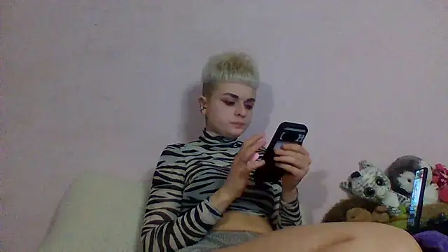 AlisaDear257 online show from April 15, 2026, 7:18 pm