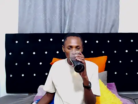 NtandoXx online show from April 10, 2026, 3:02 am