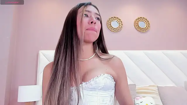 ValeryGomezz online show from May 7, 2026, 1:58 pm