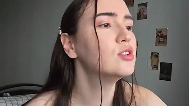 RedginBluebersky online show from April 9, 2026, 6:52 am