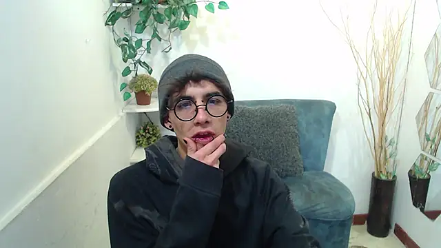 AaronBeer  online show from February 25, 2026, 11:43 am