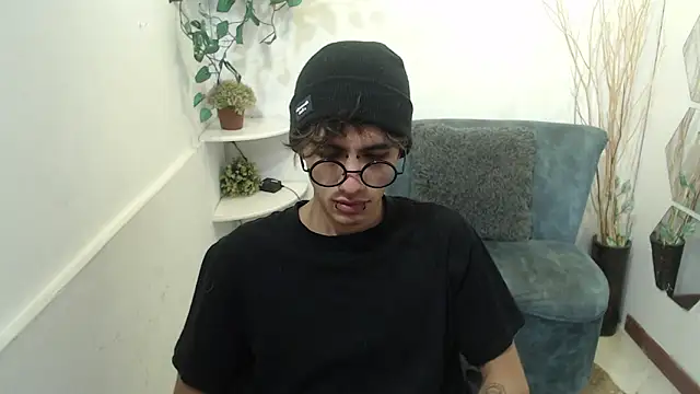 AaronBeer  online show from February 26, 2026, 11:43 am