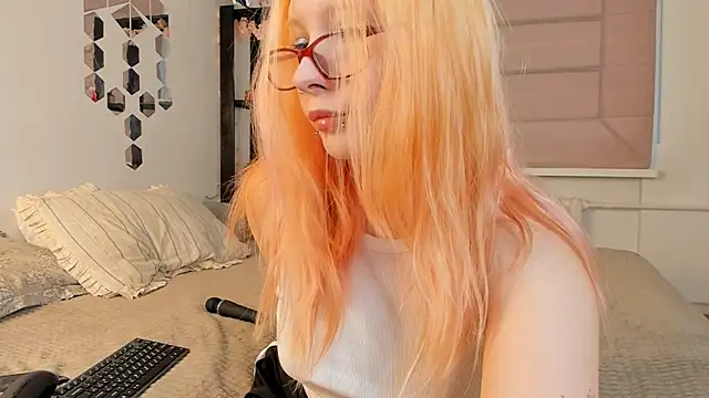 WarmAtEdges online show from April 14, 2026, 2:33 pm