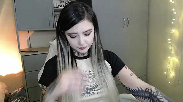 Rin Tozier online show from February 25, 2026, 12:44 am