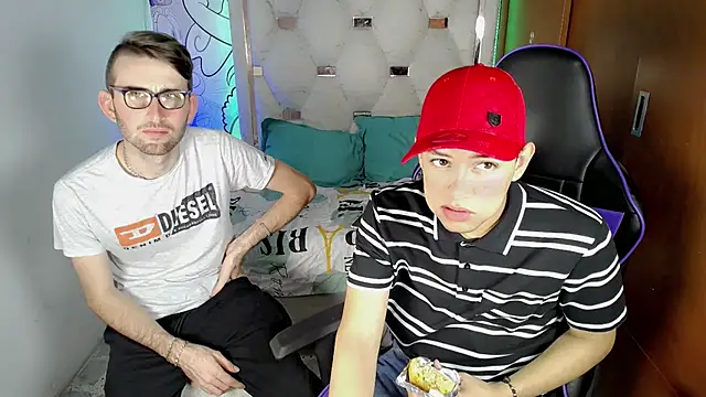 Snapshot of Top_and_bottom chatting on February 18, 2026, 8:16 pm Top and bottom online show from February 18, 2026, 8:16 pm