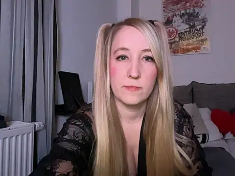 Snapshot of Ninimaus chatting on February 13, 2026, 9:37 pm Ninimaus online show from February 13, 2026, 9:37 pm