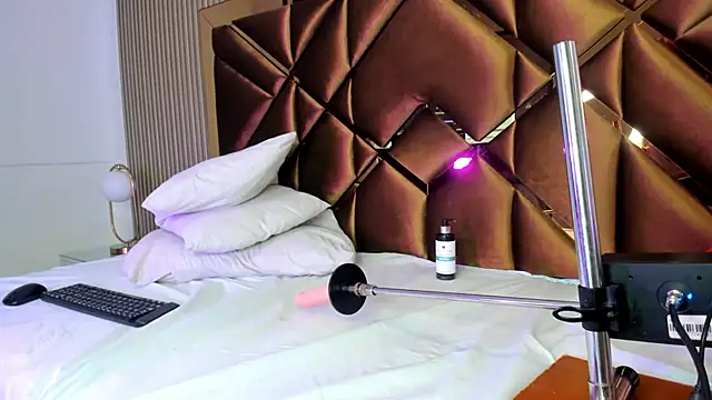 Snapshot of Alanna-Rose chatting on February 20, 2026, 9:06 pm Alanna-Rose online show from February 20, 2026, 9:06 pm